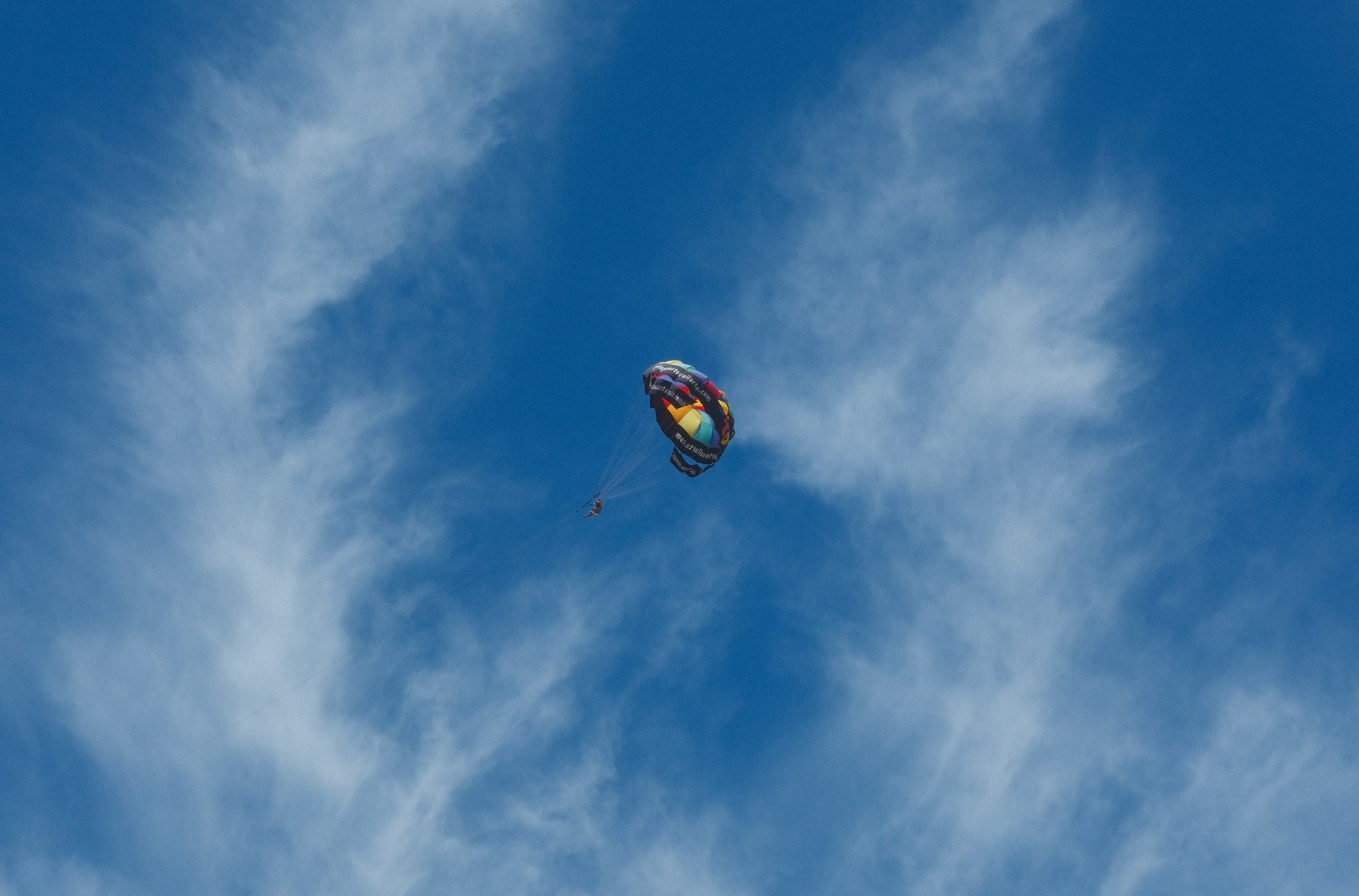 A parasailer above centro