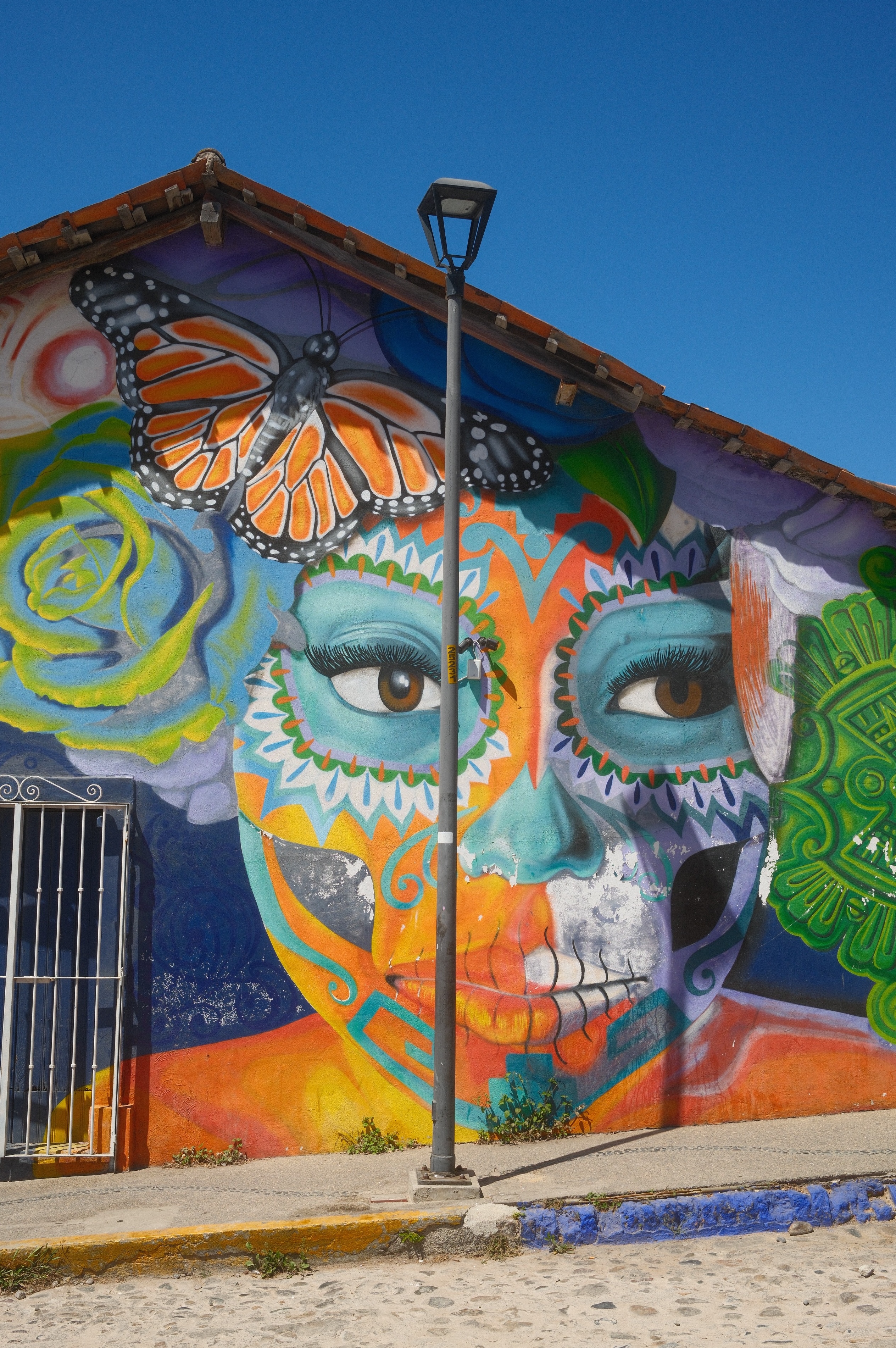 A photo of street art in centro